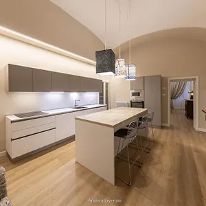 Bed & Breakfast Sibilla - Via Oberdan 13, Bologna