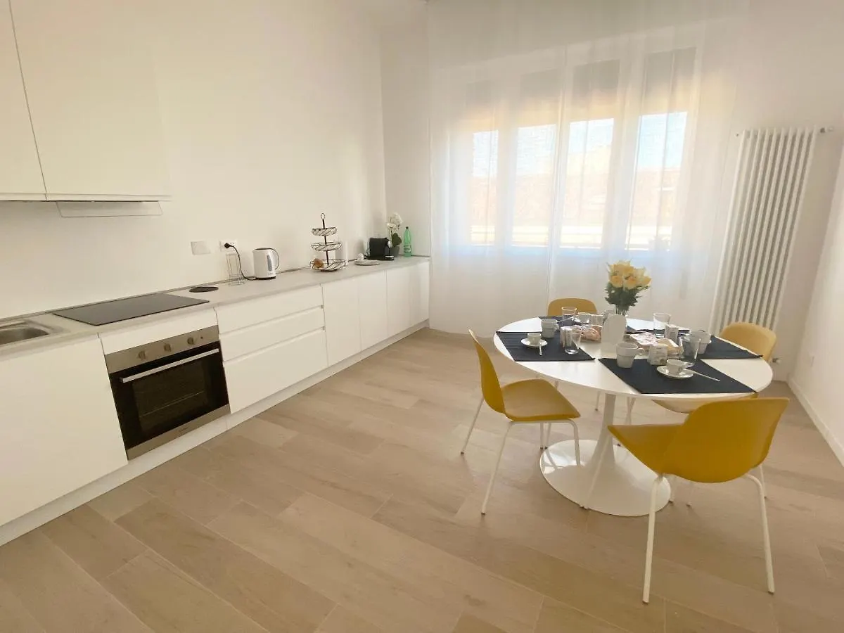 Bed & Breakfast Bed and Breakfast Casa L&R Bologna Italia